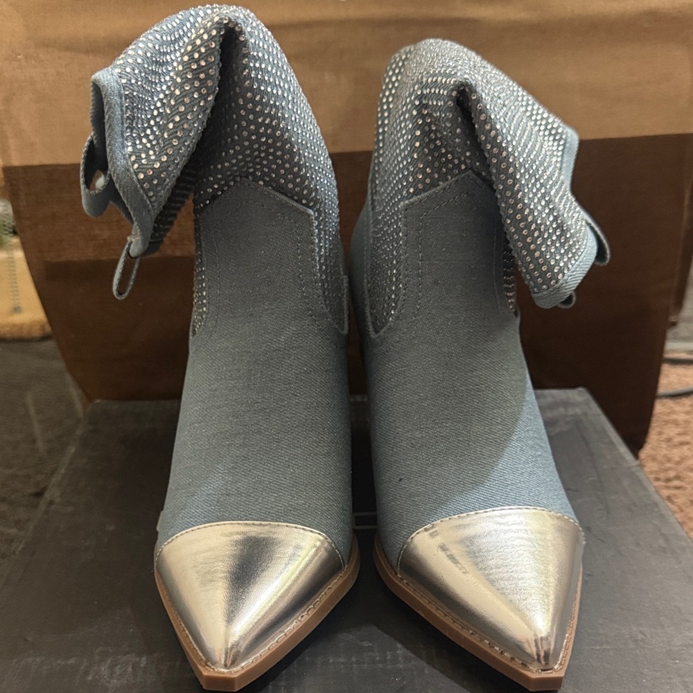 Elegant Women's Ankle Boots with Silver Toe Cap